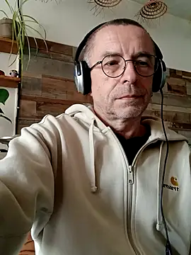 Snapshot of Xavspank2 chatting on 03-26-26, 02:48 Xavspank2 online show from 03-26-26, 02:48