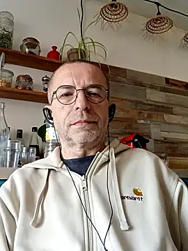 Snapshot of Xavspank2 chatting on 04-14-26, 09:14 Xavspank2 online show from 04-14-26, 09:14