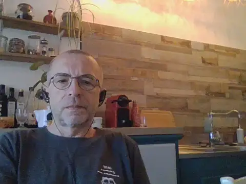 Snapshot of Xavspank2 chatting on 06-09-26, 07:53 Xavspank2 online show from 06-09-26, 07:53
