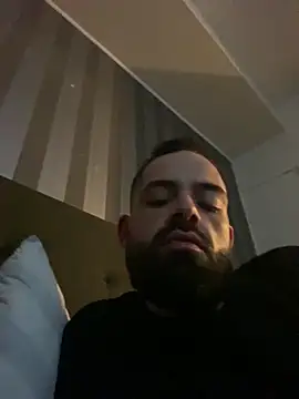 Snapshot of guccititi chatting on 10-16-25, 09:39 guccititi online show from 10-16-25, 09:39