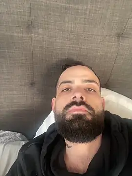 Snapshot of guccititi chatting on 10-24-25, 07:46 guccititi online show from 10-24-25, 07:46