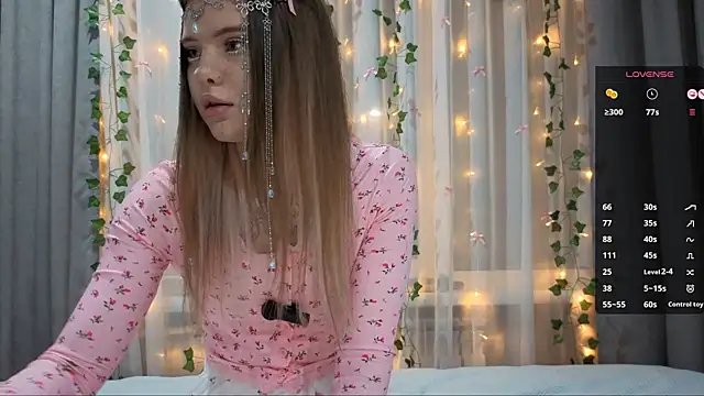 CarolinePepper online show from 01-12-26, 01:51