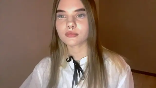 Snapshot of CarolinePepper chatting on 02-18-25, 04:25 CarolinePepper online show from 02-18-25, 04:25