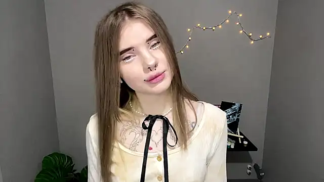 Snapshot of CarolinePepper chatting on 03-14-25, 05:13 CarolinePepper online show from 03-14-25, 05:13
