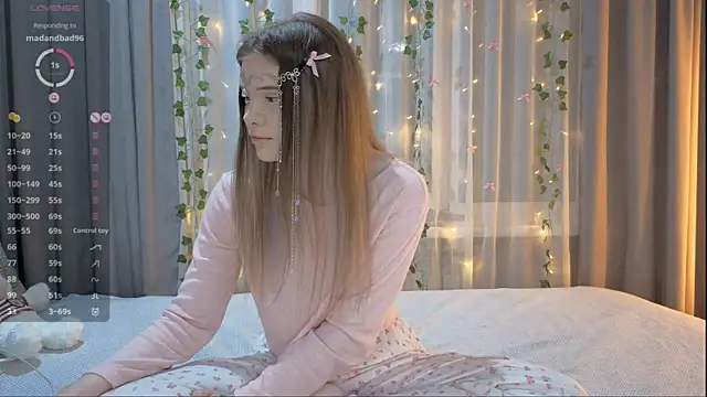 Snapshot of CarolinePepper chatting on 02-06-26, 01:51 CarolinePepper online show from 02-06-26, 01:51