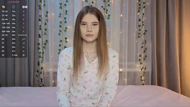 Snapshot of CarolinePepper chatting on 02-21-26, 01:35 CarolinePepper online show from 02-21-26, 01:35