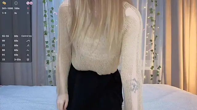 CarolinePepper online show from 04-12-26, 01:25