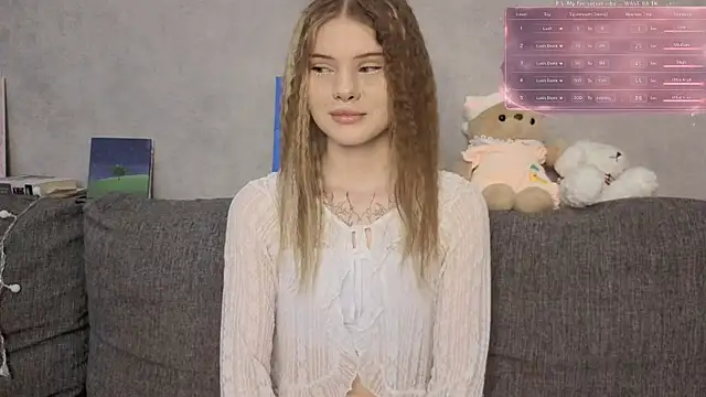 Snapshot of CarolinePepper chatting on 06-26-26, 12:44 CarolinePepper online show from 06-26-26, 12:44