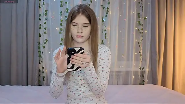 CarolinePepper online show from 03-20-26, 01:56