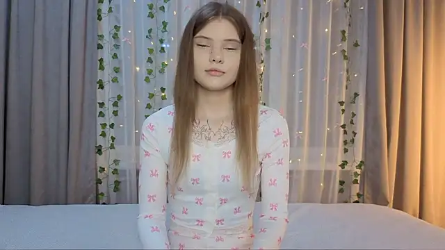 CarolinePepper online show from 03-25-26, 01:54