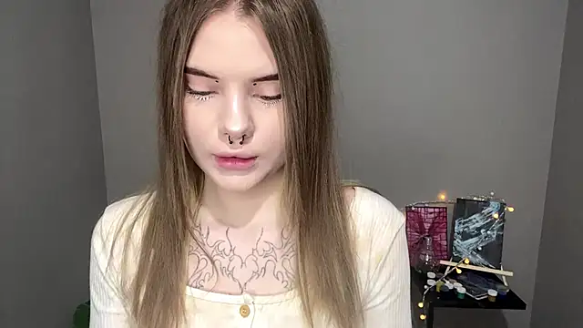 Snapshot of CarolinePepper chatting on 03-03-25, 05:09 CarolinePepper online show from 03-03-25, 05:09