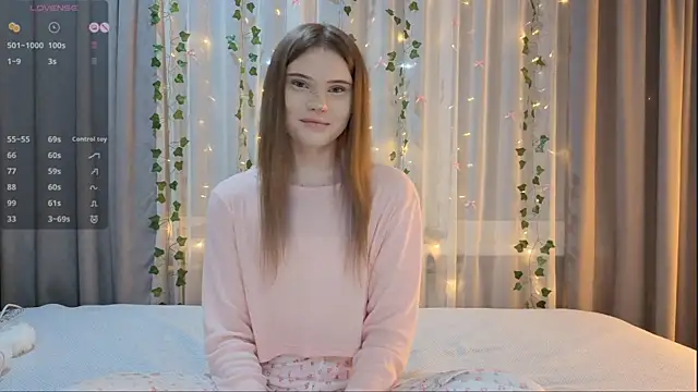 Snapshot of CarolinePepper chatting on 02-11-26, 02:17 CarolinePepper online show from 02-11-26, 02:17