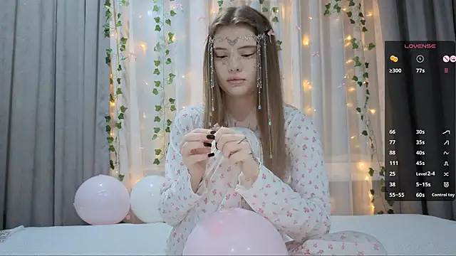 Snapshot of CarolinePepper chatting on 01-18-26, 02:31 CarolinePepper online show from 01-18-26, 02:31