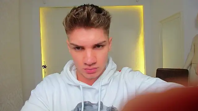 MaxKaiden online show from 10-27-25, 05:52