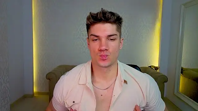 Snapshot of MaxKaiden chatting on 05-16-26, 04:44 MaxKaiden online show from 05-16-26, 04:44