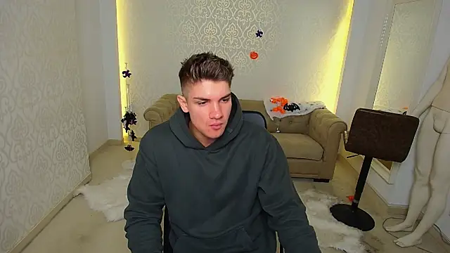 MaxKaiden online show from 10-28-25, 05:39