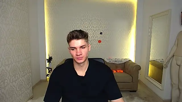 MaxKaiden online show from 10-20-25, 05:09