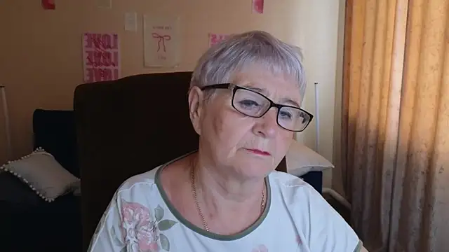 Snapshot of Sandra_Snowflake chatting on 05-26-26, 04:54 Sandra Snowflake online show from 05-26-26, 04:54