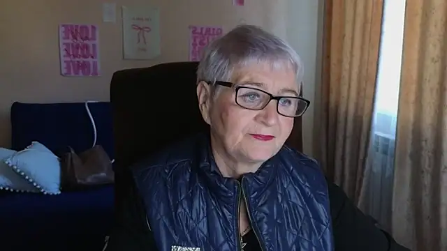 Snapshot of Sandra_Snowflake chatting on 05-29-26, 04:07 Sandra Snowflake online show from 05-29-26, 04:07
