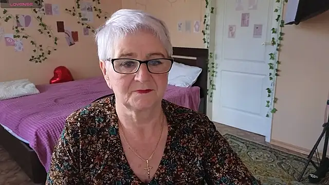 Snapshot of Sandra_Snowflake chatting on 06-03-26, 11:44 Sandra Snowflake online show from 06-03-26, 11:44