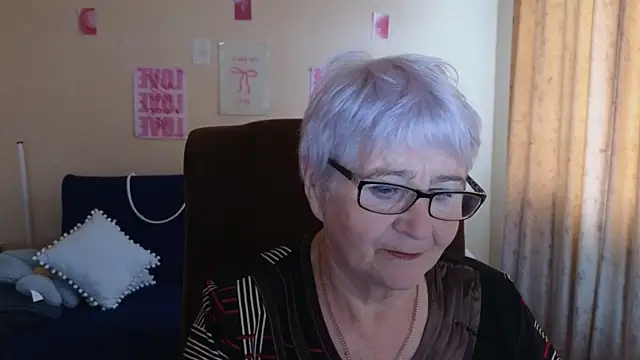 Snapshot of Sandra_Snowflake chatting on 05-15-26, 04:10 Sandra Snowflake online show from 05-15-26, 04:10