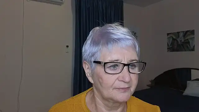 Sandra Snowflake online show from 11-12-25, 11:14