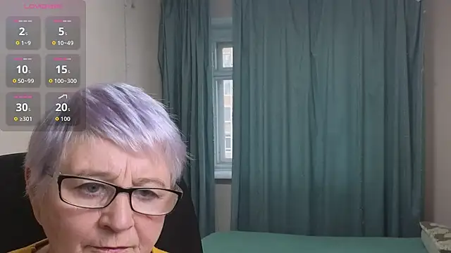 Sandra Snowflake online show from 11-18-25, 12:19