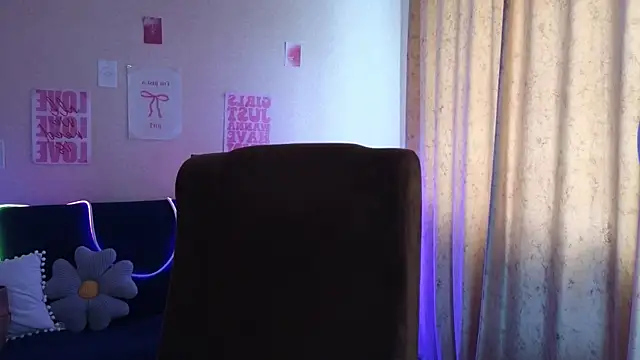Snapshot of Sandra_Snowflake chatting on 05-12-26, 12:00 Sandra Snowflake online show from 05-12-26, 12:00
