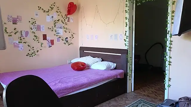 Snapshot of Sandra_Snowflake chatting on 06-08-26, 11:55 Sandra Snowflake online show from 06-08-26, 11:55