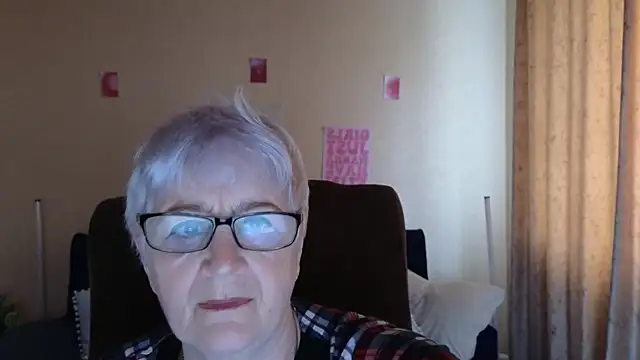 Snapshot of Sandra_Snowflake chatting on 05-13-26, 04:19 Sandra Snowflake online show from 05-13-26, 04:19