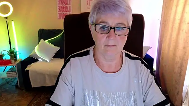 Snapshot of Sandra_Snowflake chatting on 06-17-26, 11:09 Sandra Snowflake online show from 06-17-26, 11:09