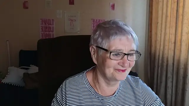 Snapshot of Sandra_Snowflake chatting on 05-27-26, 04:20 Sandra Snowflake online show from 05-27-26, 04:20