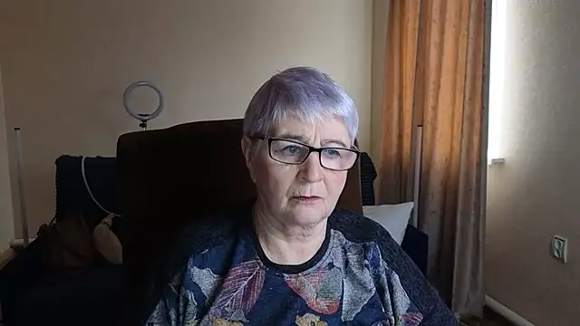 Sandra Snowflake online show from 04-13-26, 04:16