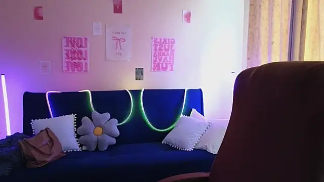 Snapshot of Sandra_Snowflake chatting on 05-11-26, 11:00 Sandra Snowflake online show from 05-11-26, 11:00