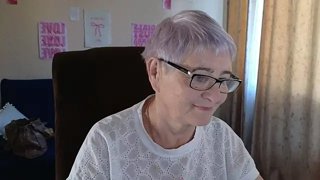 Snapshot of Sandra_Snowflake chatting on 05-22-26, 04:10 Sandra Snowflake online show from 05-22-26, 04:10