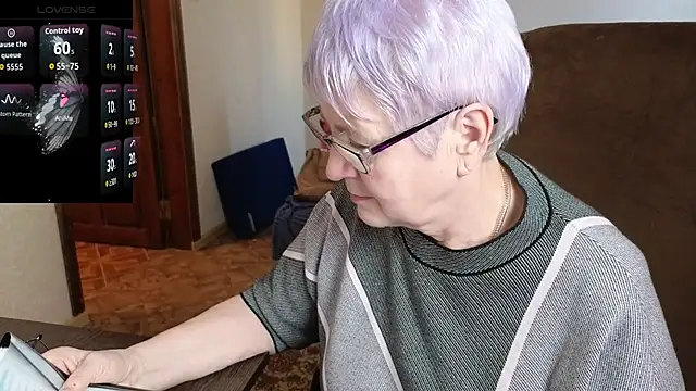 Sandra Snowflake online show from 03-23-26, 04:01