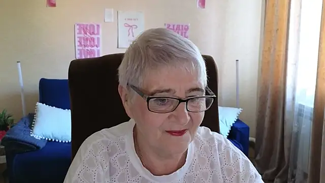 Snapshot of Sandra_Snowflake chatting on 05-20-26, 04:09 Sandra Snowflake online show from 05-20-26, 04:09