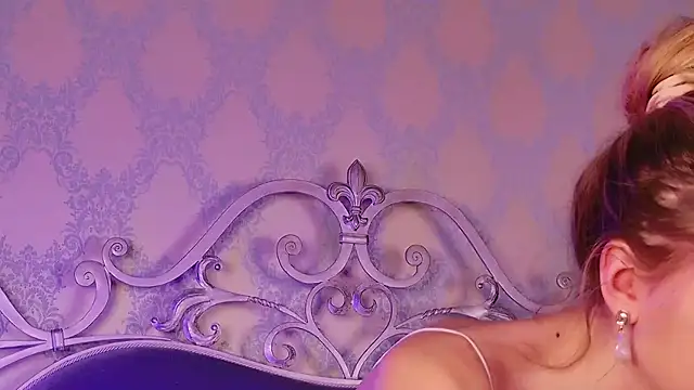 BECKI VRES online show from 10-17-25, 08:54