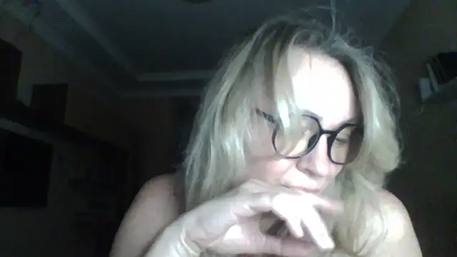 Snapshot of Mary888x chatting on 12-21-25, 07:59 Mary888x online show from 12-21-25, 07:59