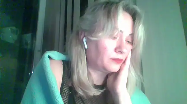 Snapshot of Mary888x chatting on 02-18-25, 06:47 Mary888x online show from 02-18-25, 06:47