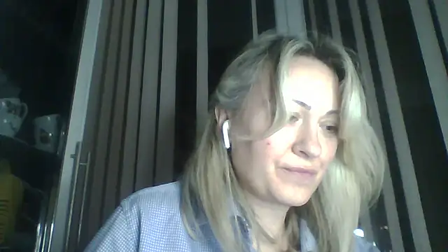 Snapshot of Mary888x chatting on 03-06-25, 08:27 Mary888x online show from 03-06-25, 08:27