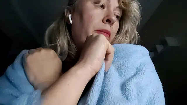 Snapshot of Mary888x chatting on 09-25-25, 07:53 Mary888x online show from 09-25-25, 07:53