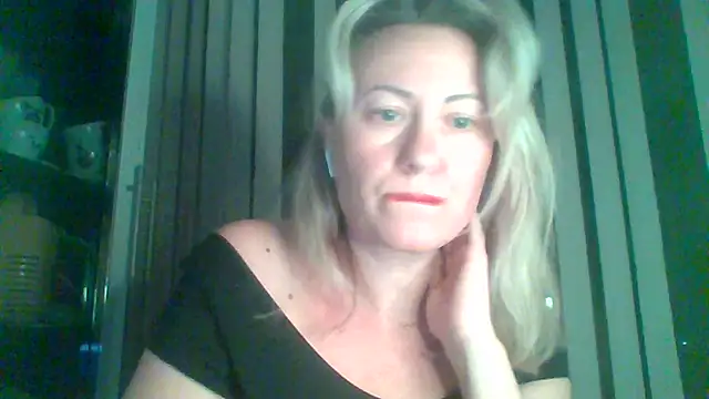 Snapshot of Mary888x chatting on 02-21-25, 06:15 Mary888x online show from 02-21-25, 06:15