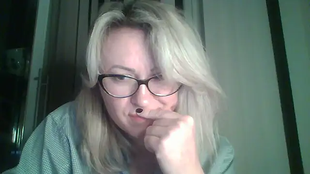 Snapshot of Mary888x chatting on 02-16-25, 09:05 Mary888x online show from 02-16-25, 09:05