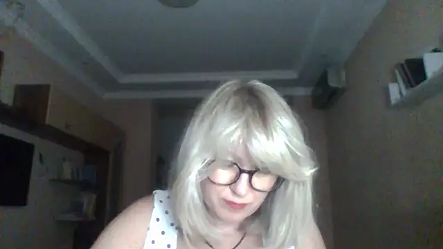 Snapshot of Mary888x chatting on 09-14-25, 06:30 Mary888x online show from 09-14-25, 06:30