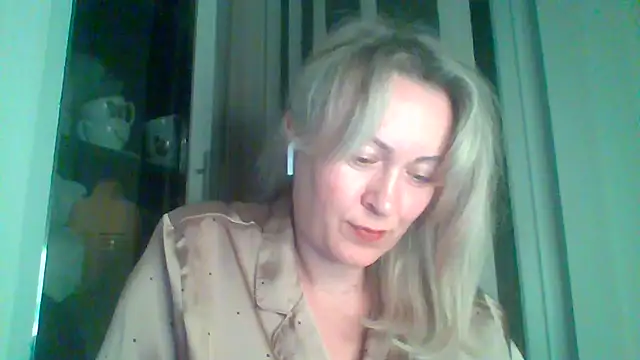 Snapshot of Mary888x chatting on 02-22-25, 08:53 Mary888x online show from 02-22-25, 08:53