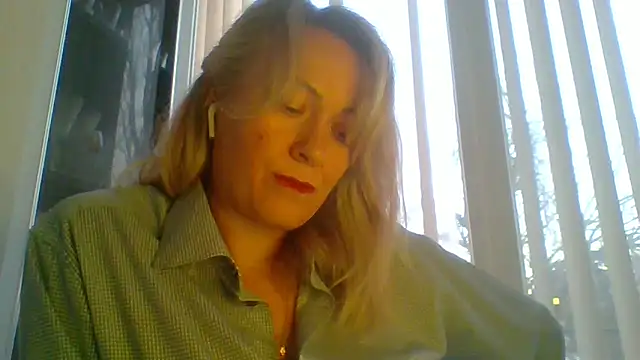 Snapshot of Mary888x chatting on 02-25-25, 03:31 Mary888x online show from 02-25-25, 03:31