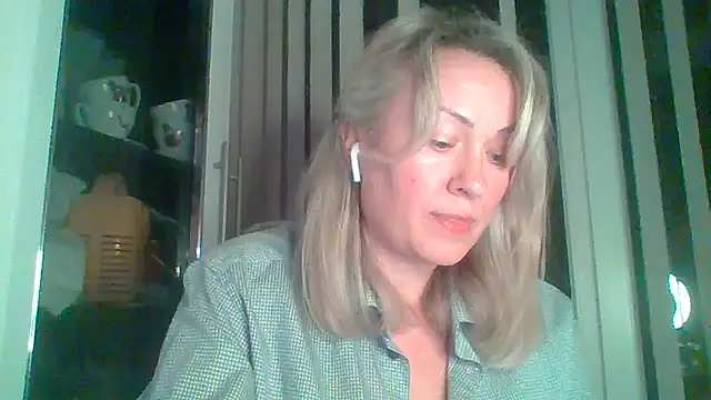 Snapshot of Mary888x chatting on 02-25-25, 07:06 Mary888x online show from 02-25-25, 07:06