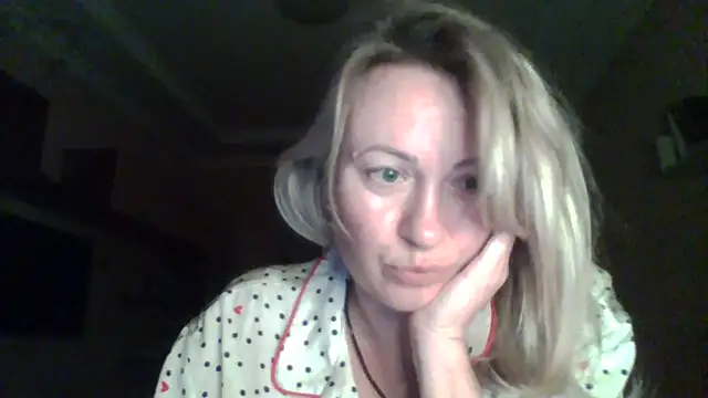 Snapshot of Mary888x chatting on 12-18-25, 09:40 Mary888x online show from 12-18-25, 09:40