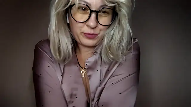 Snapshot of Mary888x chatting on 09-26-25, 05:20 Mary888x online show from 09-26-25, 05:20